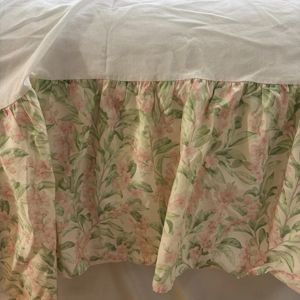 Vintage Floral Bedskirt Queen + 2 Ruffled Shams Pink Green Cottagecore USA